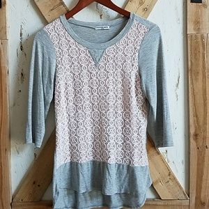 Mid-length lace detailed T